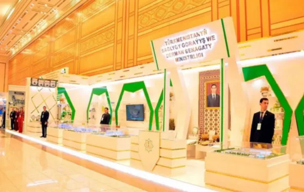 Turkmen Leader Congratulates Healthcare Workers, Highlights Progress in Medical Sector