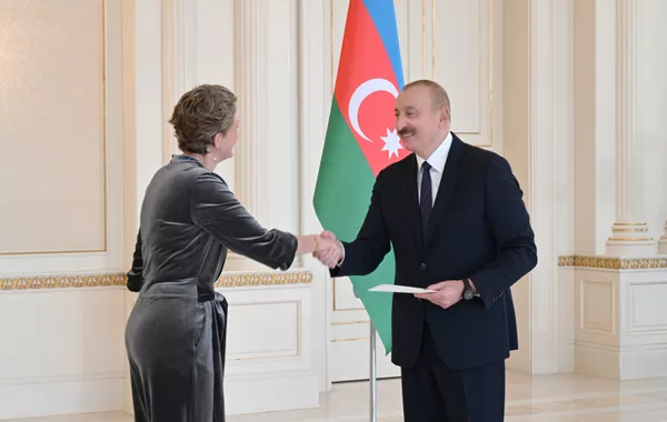 President Ilham Aliyev Accepts Credentials of Ambassador of the Netherlands