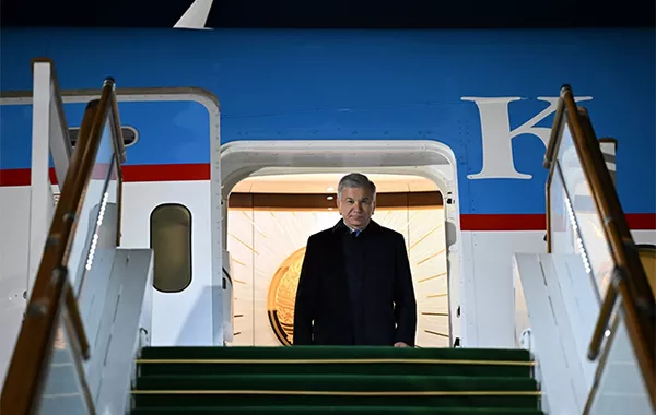 Uzbek President Arrives in Azerbaijan Ahead of Global Urban Forum