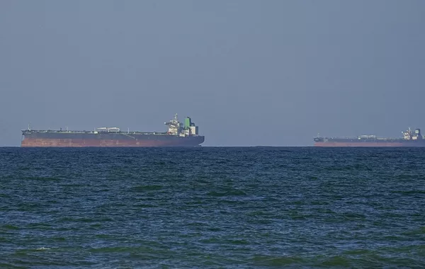 Iran Closes Strait of Hormuz Again Amid US Blockade
