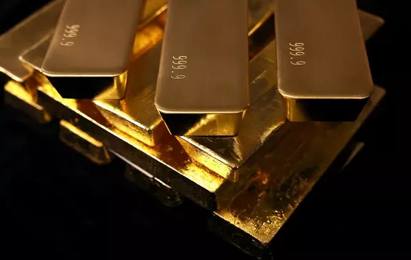 Gold Hits 10-Week High at $4,400 Amid US-Iran War Uncertainty