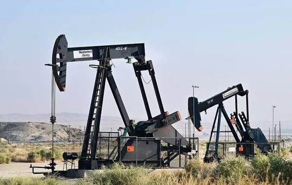 Oil Slides Nearly 6% as US-Iran Talks Ease Supply Concerns