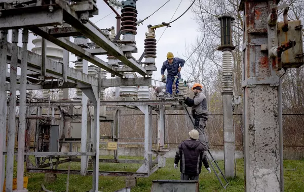 Russian Strike Leaves 12,000 Without Power in Ukraine's Chernihiv