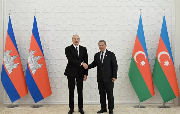 Azerbaijan Holds Official Welcome Ceremony for Cambodian PM