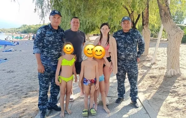Police rescue tourists from Kazakhstan who were carried away by boat on Lake Issyk-Kul
