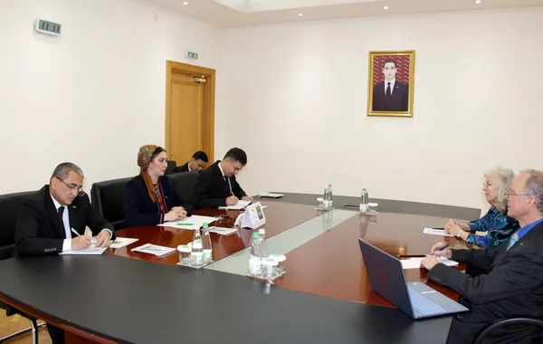 Turkmenistan, US Firm Expand Cultural and Educational Ties