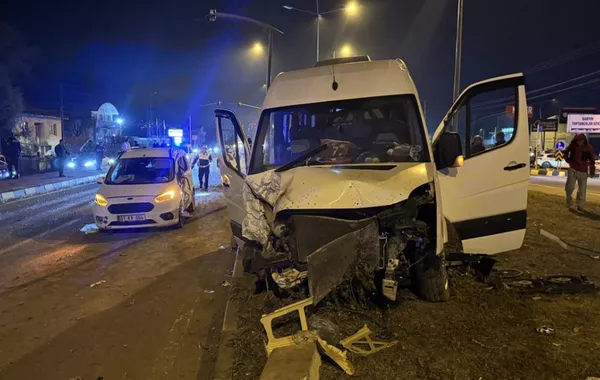 Wedding Guests Among 21 Injured in Türkiye's Road Crash