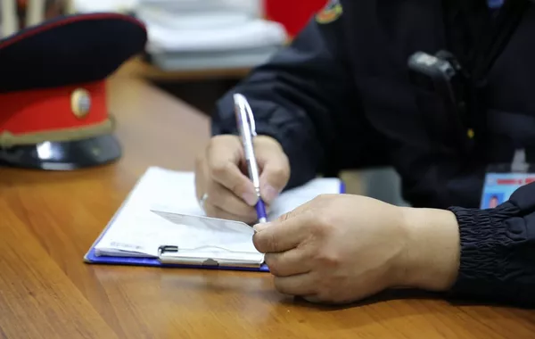 Kyrgyz Interior Minister Pays Price for Public Smoking - VIDEO