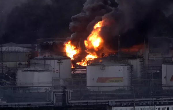 State of Emergency Declared in Russia’s Tuapse After Oil Refinery Fire - VIDEO