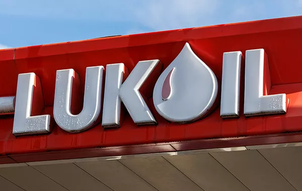 Former Chelsea Owner Joins Race for Lukoil’s Overseas Assets