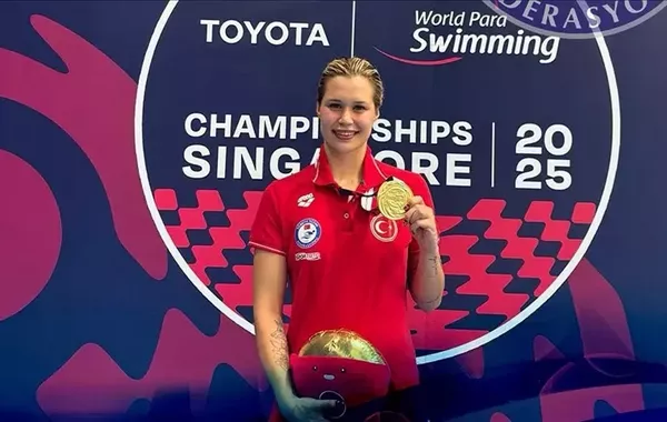 Turkish Para Swimmer Claims Gold and Sets Record at World Championships