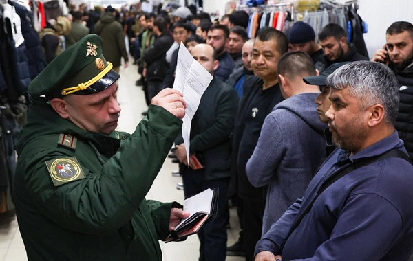 Central Asian Migrants Endure Harsh Conditions at Moscow’s Sakharovo Detention Center