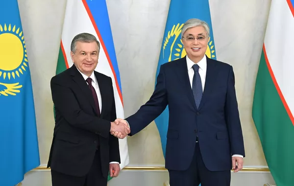 Kazakh Leader Praises Uzbekistan’s Progress in Birthday Call to President Mirziyoyev
