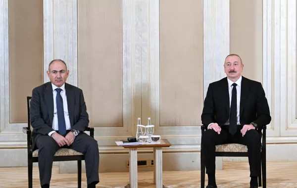 Azerbaijani Leader, Armenian PM Holding Crucial Talks in Abu Dhabi