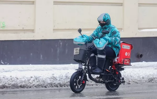 Russia Restricts Courier, Retail Jobs for Azerbaijani Migrants