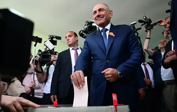 Armenia Votes to Shun Russia