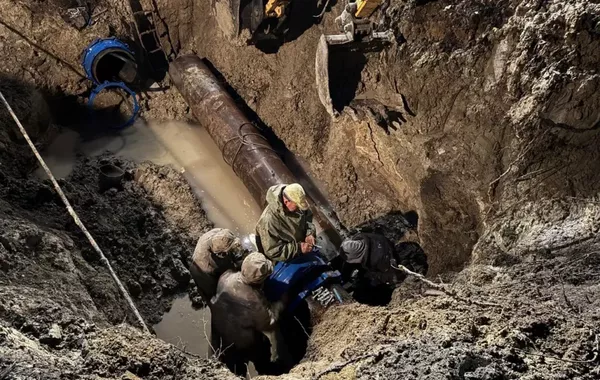 Massive Pipe Break Leaves 50,000 Residents in Ukraine's Lviv Without Water