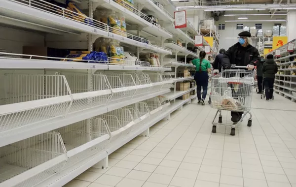Russian Settlement Faces Food Shortage as River Levels Fall