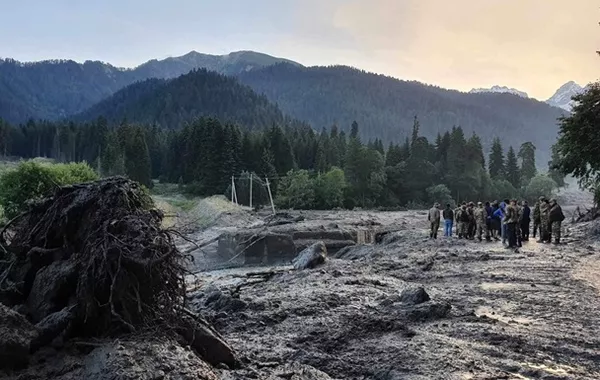 Landslide Traps Over 70 People in Kyrgyzstan's Karakol Gorge - VIDEO
