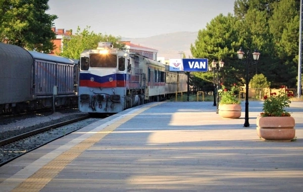 Iran-Türkiye Passenger Train Linking Tehran and Van to Be Launched by March