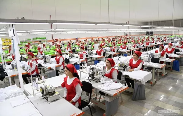 Azerbaijani Journalists Visit High-Tech Textile Plant in Uzbekistan's Khiva