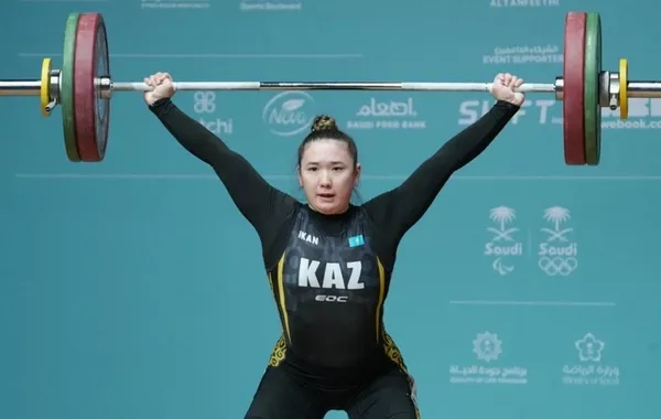 Kazakh Weightlifter Wins Gold at Asian Junior Championships