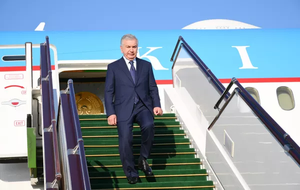 Uzbek President Arrives in Azerbaijan for Turkic States' Summit