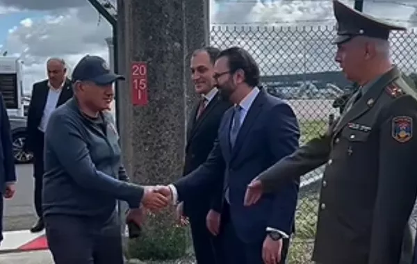 Armenian PM Arrives in France for International Space Summit - VIDEO