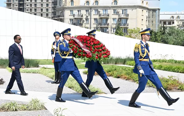 Somalia’s Foreign Minister Visits Victory Park in Baku