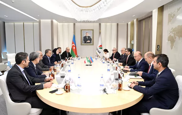 Azerbaijan, Iran Discuss Enhancing Energy Cooperation