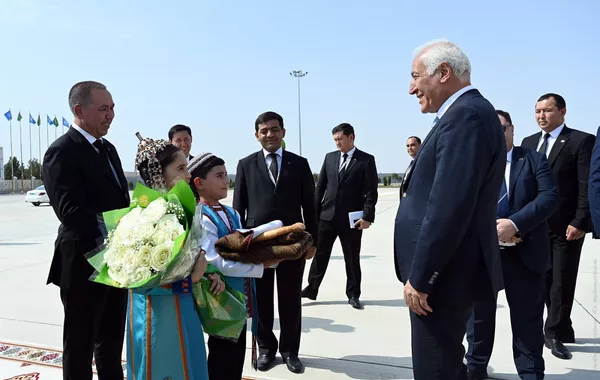 Armenian President Visits Turkmenistan for Landlocked Developing Countries Forum