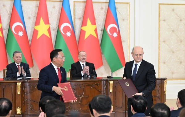 Azerbaijan, Vietnam Exchange Signed Documents
