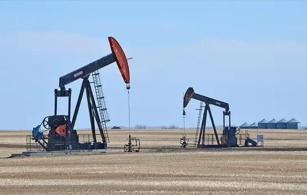 Oil Heads for Weekly Decline as Hormuz Supply Concerns Ease