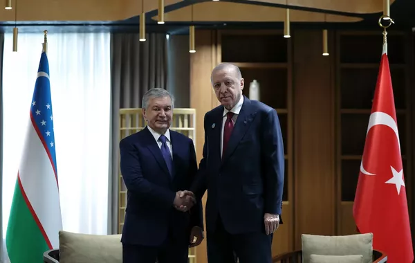 Turkish and Uzbek Presidents Meet on Defence, Trade at OTS Summit in Turkistan