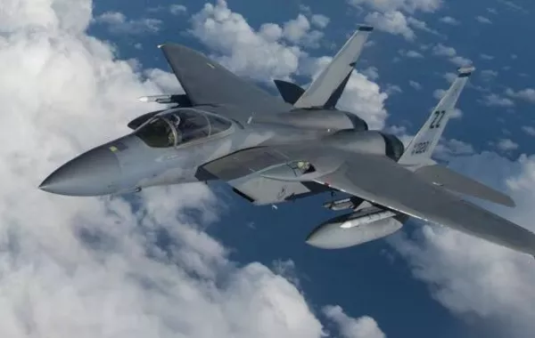 US F-15 Fighter Jet Crashes in Kuwait, Pilot Ejects Safely — VIDEO