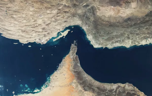 Gulf States Draw Closer to Washington Amid Iran’s Hormuz Plans