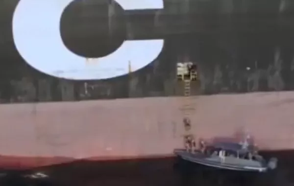 Ship Seized in Strait of Hormuz: IRGC Video Reveals Dramatic Scene - VIDEO