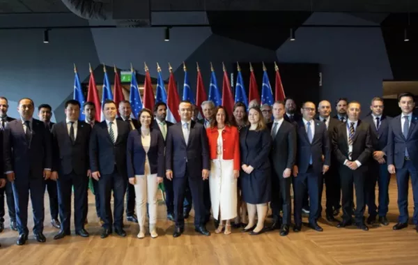 Roundtable Discussion Held with Business Communities of Hungary and Uzbekistan
