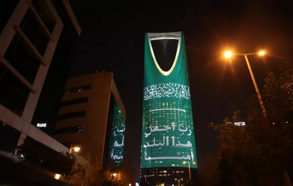 Iranian missiles strike multiple sites in Riyadh - VIDEO