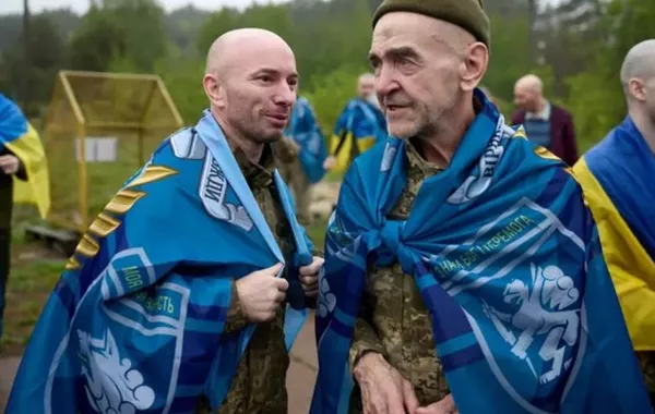 Huge POW Swap Brings Home Soldiers from Ukraine's Battlefronts - VIDEO