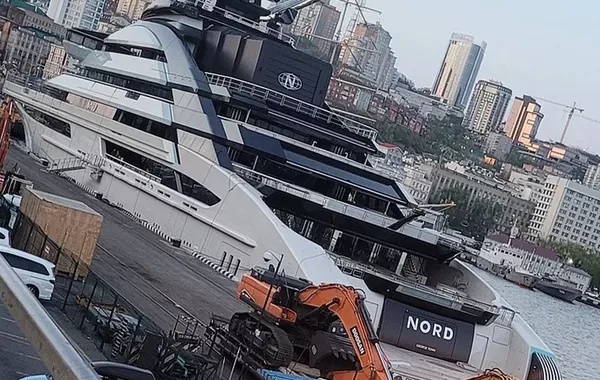 Iran Grants Passage to Top Russian Billionaire's Yacht Through Strait of Hormuz