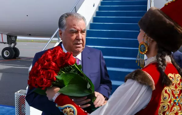 Tajik President Arrives in Kazakhstan for Regional Environmental Summit
