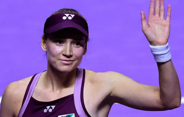 Kazakhstan's Rybakina Shocks Swiatek in WTA Finals