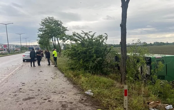 Bus Carrying Tourists Flips Over in Türkiye, 46 Injured