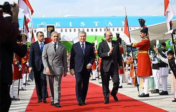 Uzbek Leader Begins High-Level State Visit to Pakistan