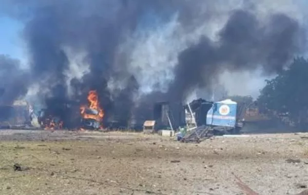 Massive Fire Breaks Out in Ukraine's Zaporizhzhia - VIDEO