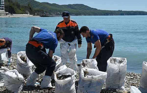 Fire-Triggered Oil Spill Near Russia's Tuapse Extends 77 Km