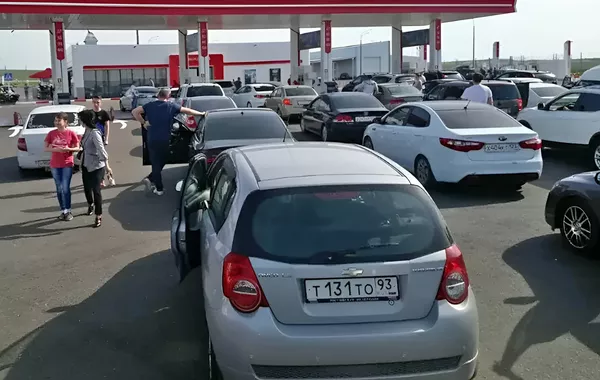 Kazakhstan Agrees to Send Gasoline Aid to Russia