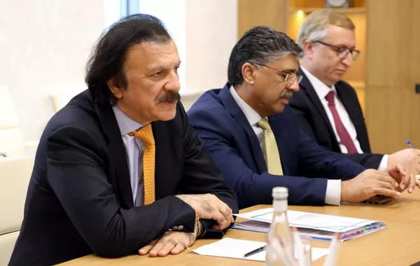 Uzbekistan, Pakistan Boost Mining Ties in High-Level Talks