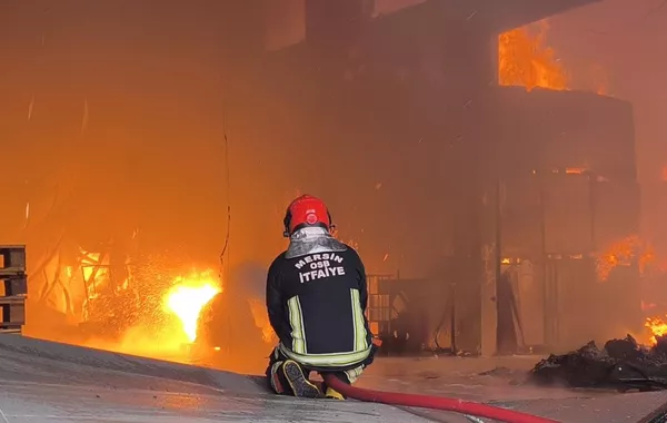 Major Fire Breaks Out at Tobacco Plant in Türkiye’s Mersin